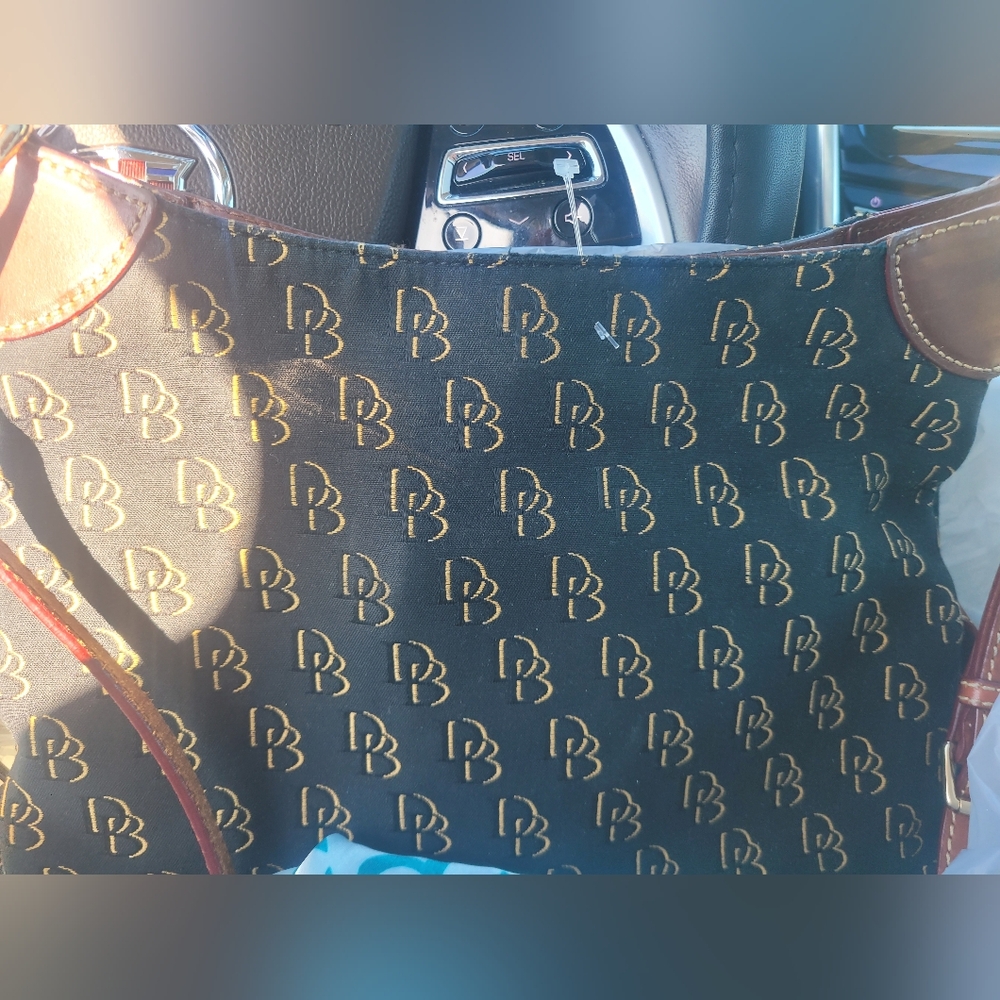 Large dooney & bourke bag good condition